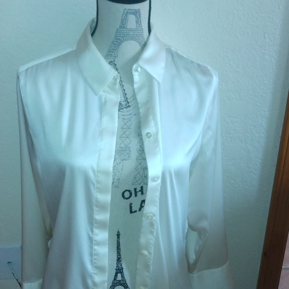 Gorgeous Blouse - Picture 2 of 3